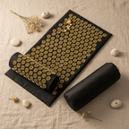 SENSO™ AcuRelax présenté avec son sac de rangement — tapis d'acupression